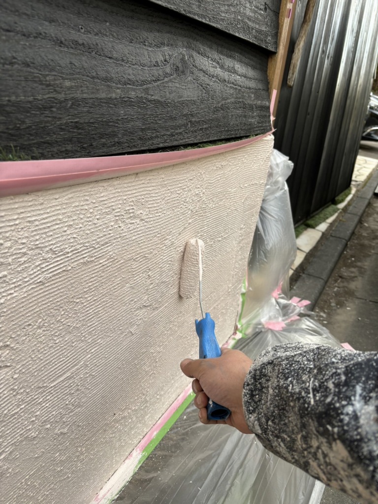 千葉市　塀塗装　上塗り　ジョリパッドフレッシュインフィニティ