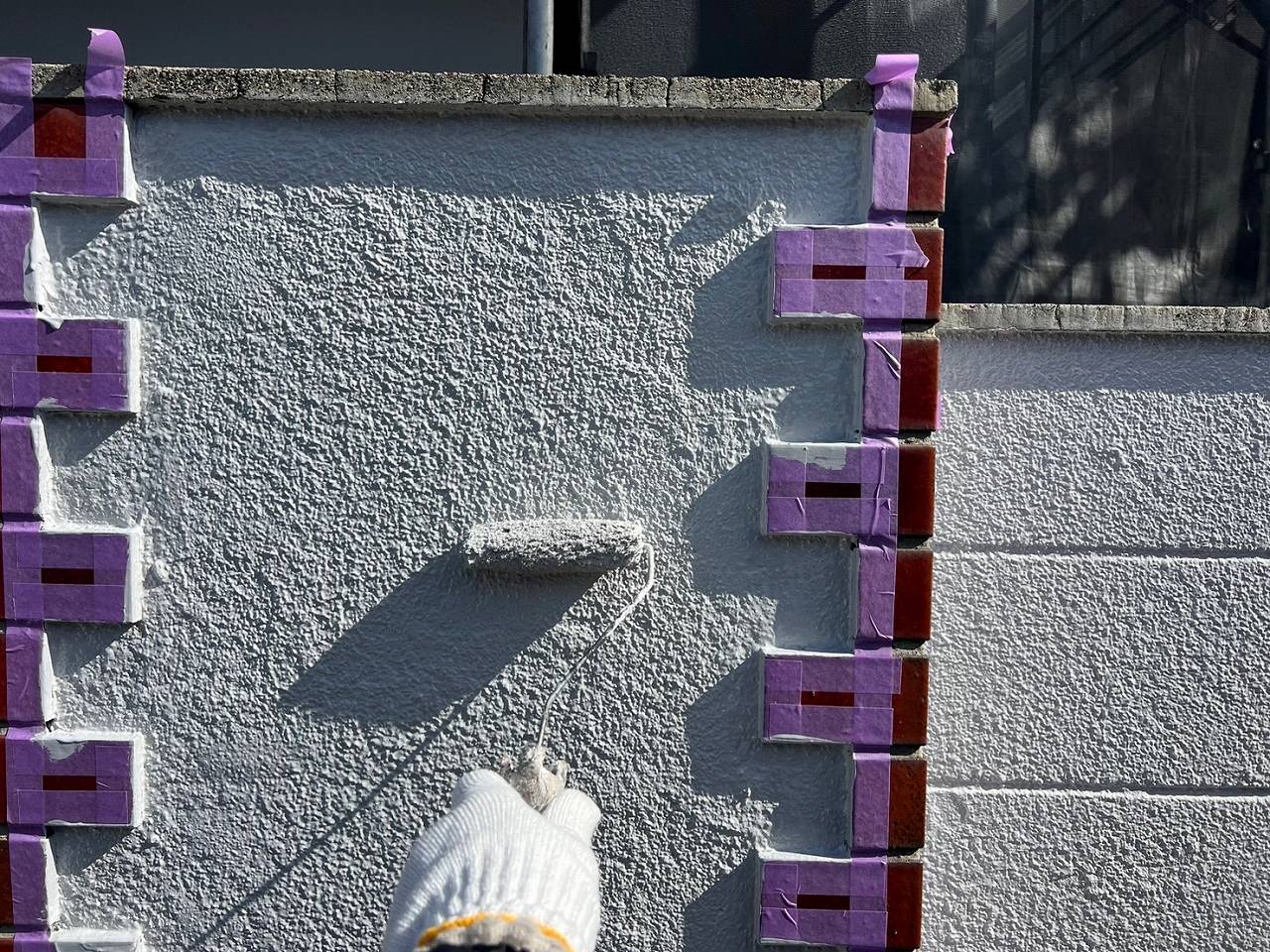 習志野市　塀塗装　上塗り　アレスダイナミックトップ
