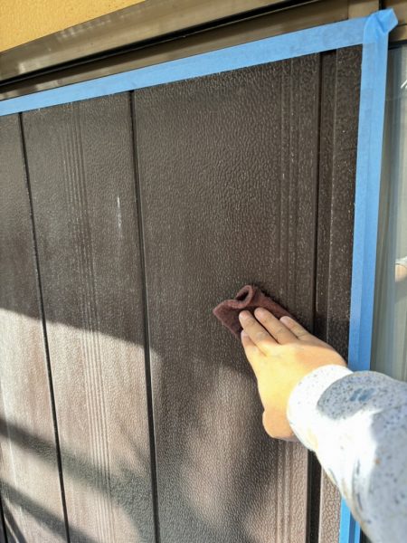 雨戸　下塗り　ケレン